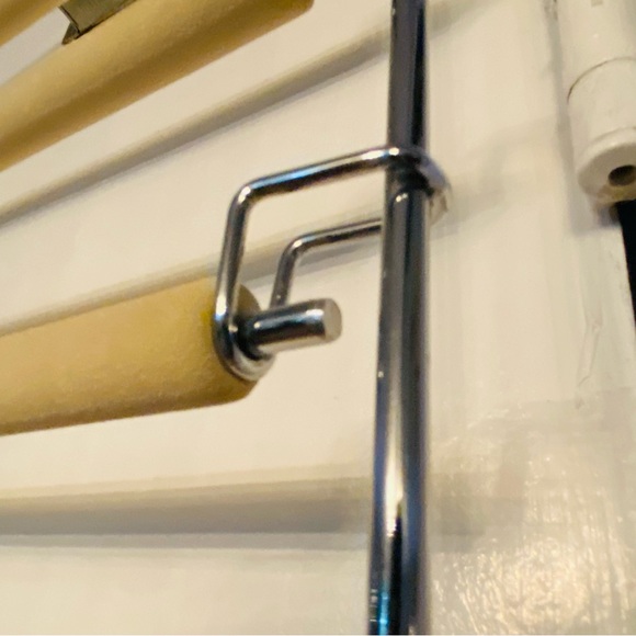 4 arm flex clothes hanger 🩳 - Picture 3 of 6